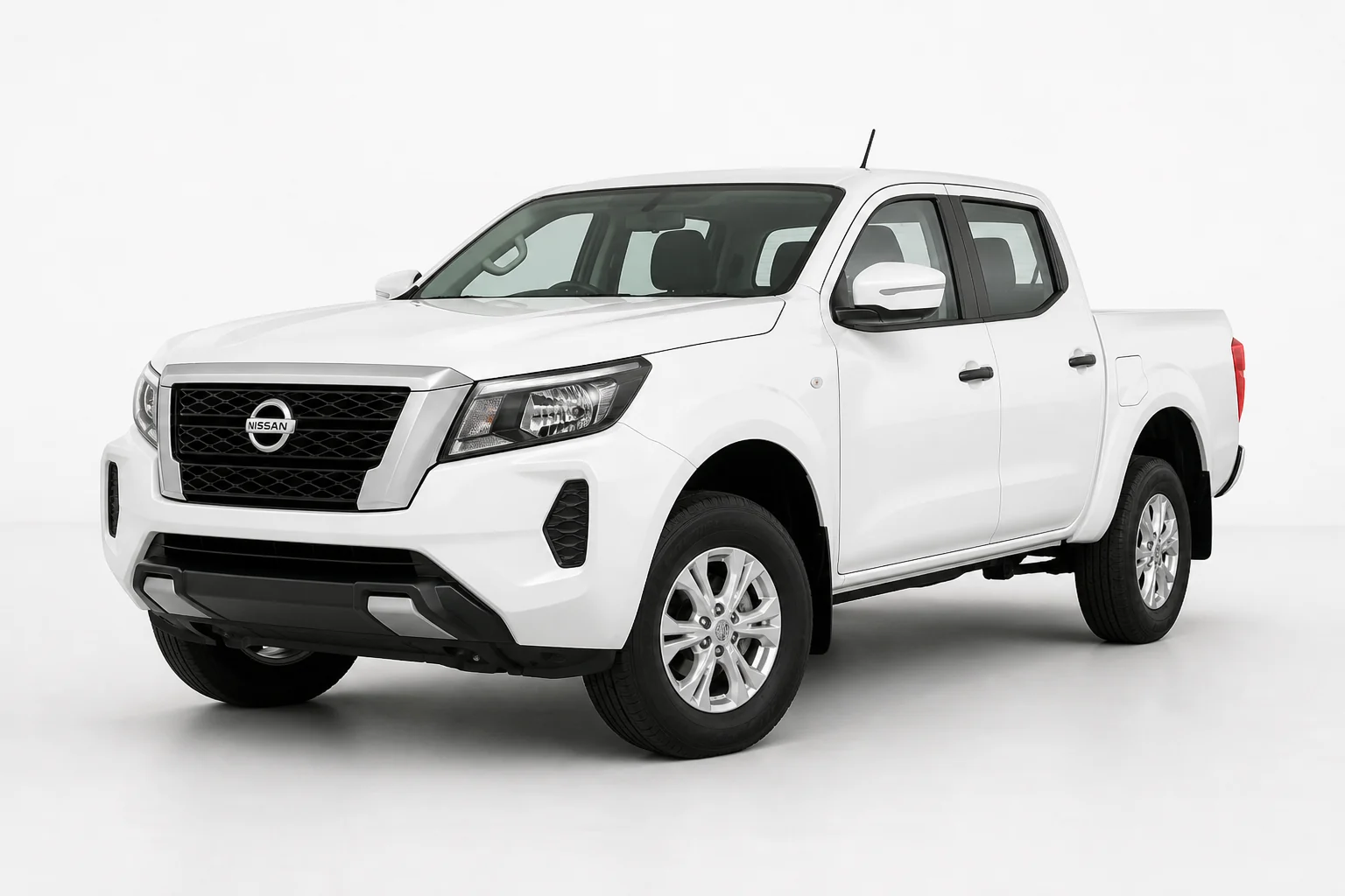 Nissan Navara · 2024 · White